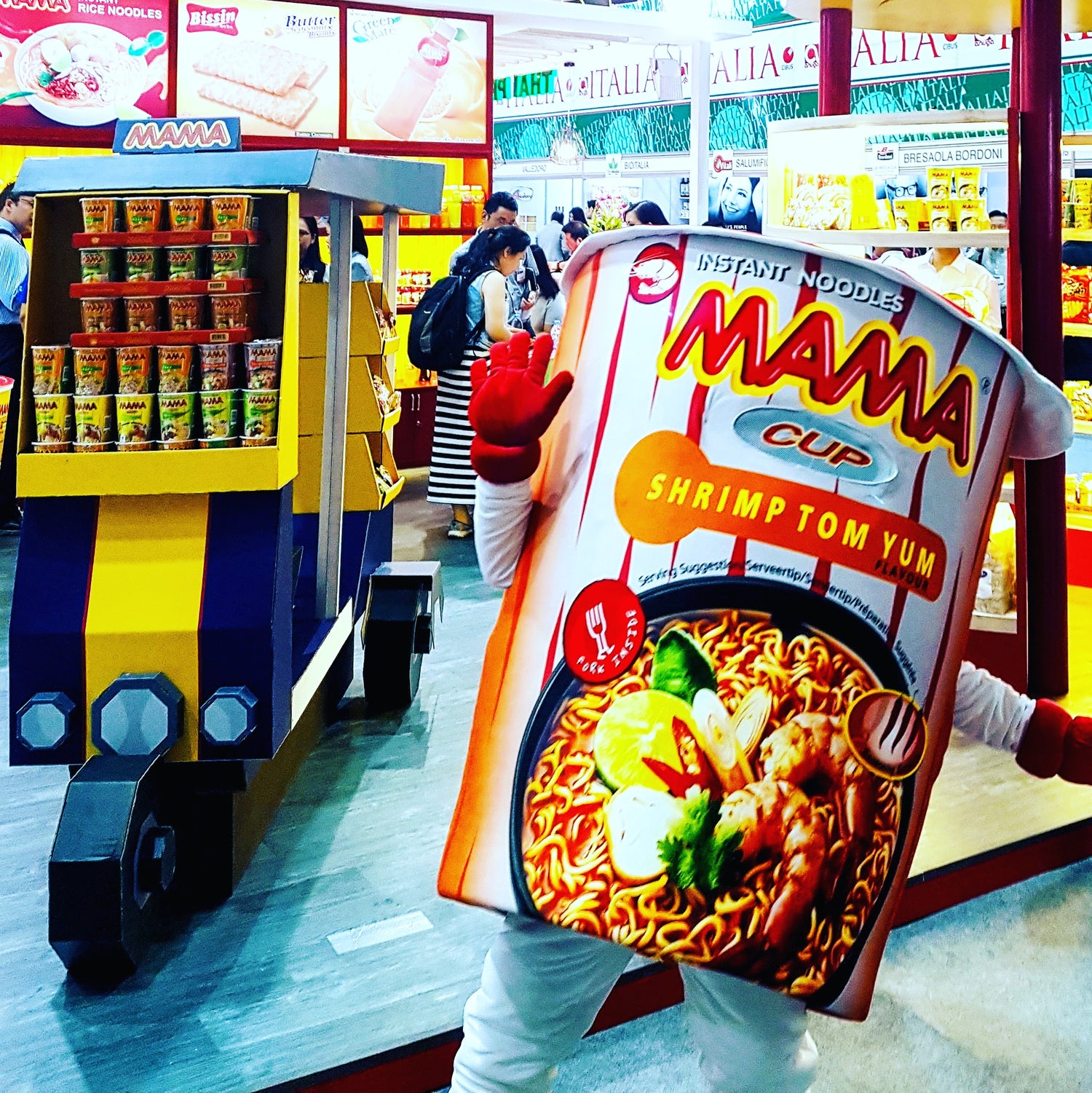 Mama - Instant Noodles Shrimp Tom Yum Flavour (Cup) 70g