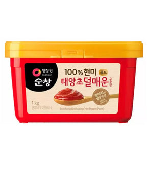 A 1kg container of Daesang Hot Pepper Paste (Gochujang) with a red label and a yellow lid, showcasing the product name and Korean branding.