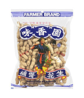 A package of Farmer Brand roasted peanuts in shell, 400g, with a picture of a peanut on the front and text in English and Chinese.
