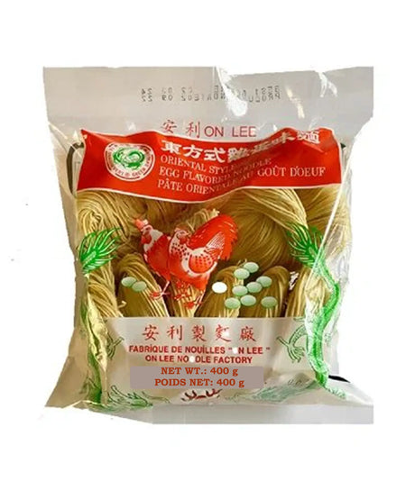 A 400g bag of On Lee Oriental Style Noodles, egg-flavored, featuring golden-yellow noodles and illustrations of a red rooster and green vegetables on a white background.