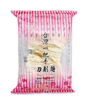 Packaged sliced noodles in a clear plastic bag with pink stripes, labeled in Chinese and English.