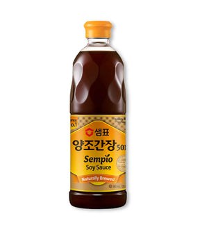 A bottle of Sempio naturally brewed soy sauce, 860ml, with Korean labeling.